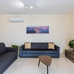Serene 2Br Apartment With Picturesque Views By 360 Estates